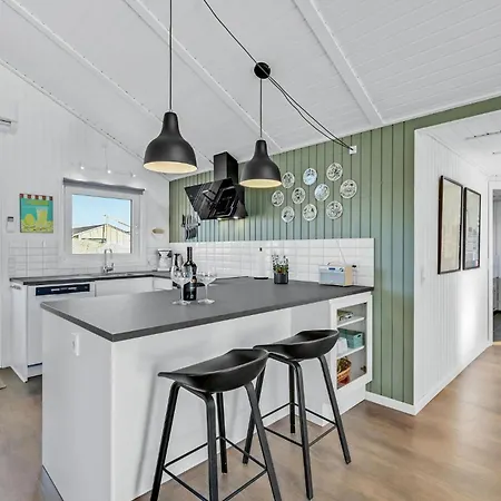 Lovely Home In Ringkobing With Wifi Holiday home *