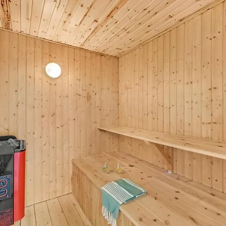 Gorgeous Home In Ringkobing With Sauna 링쾨빙